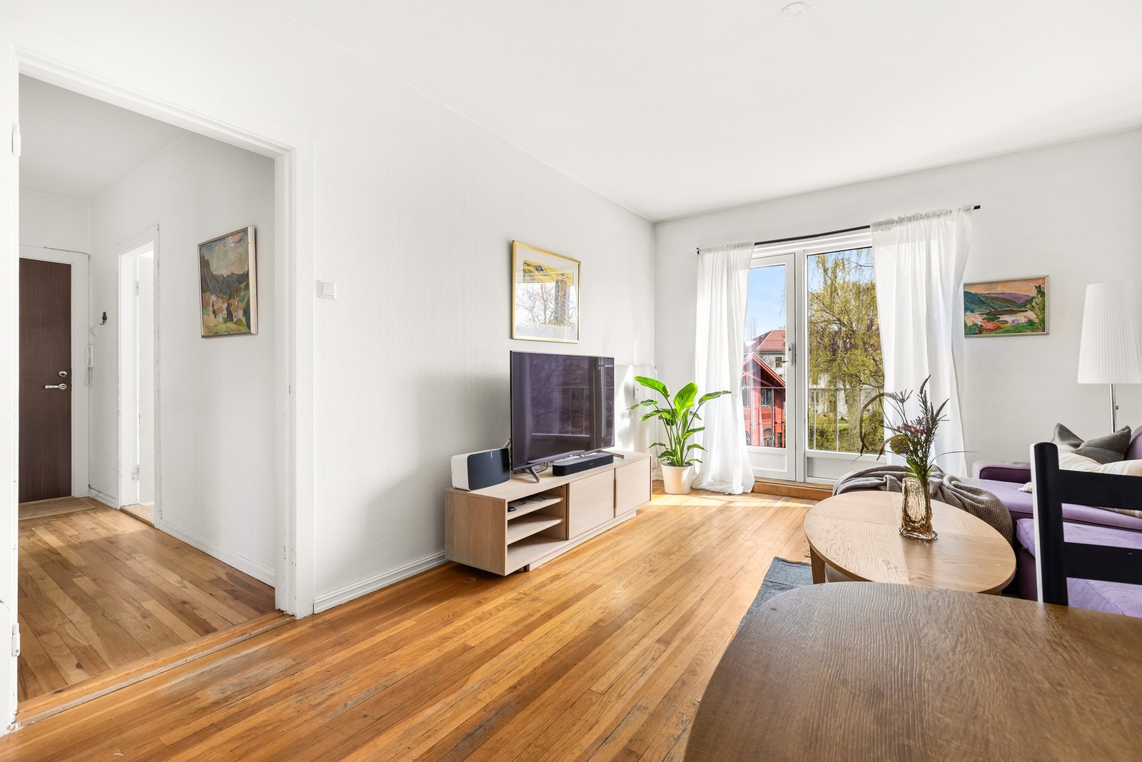 Tilgang til praktisk lite kott fra stuen. Galleribilde