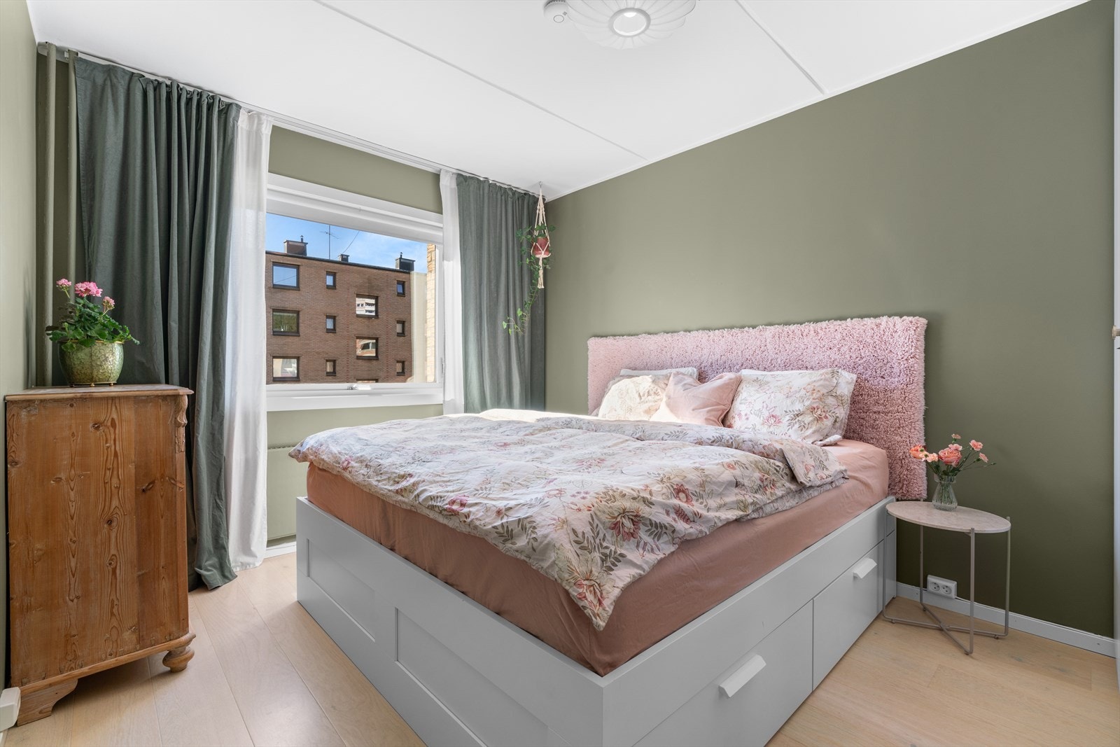 Leiligheten har tre gode soverom med fine innredningsmuligheter. Galleribilde