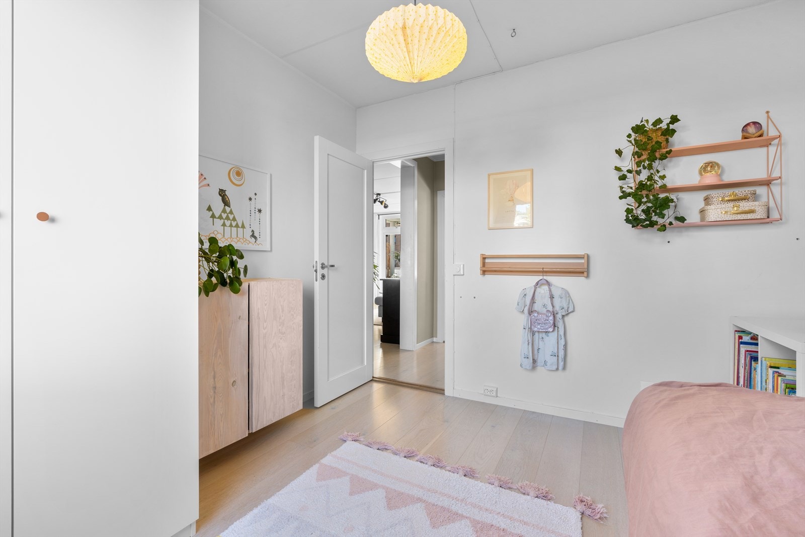 Soverommene har god plass til seng og nattbord. Galleribilde