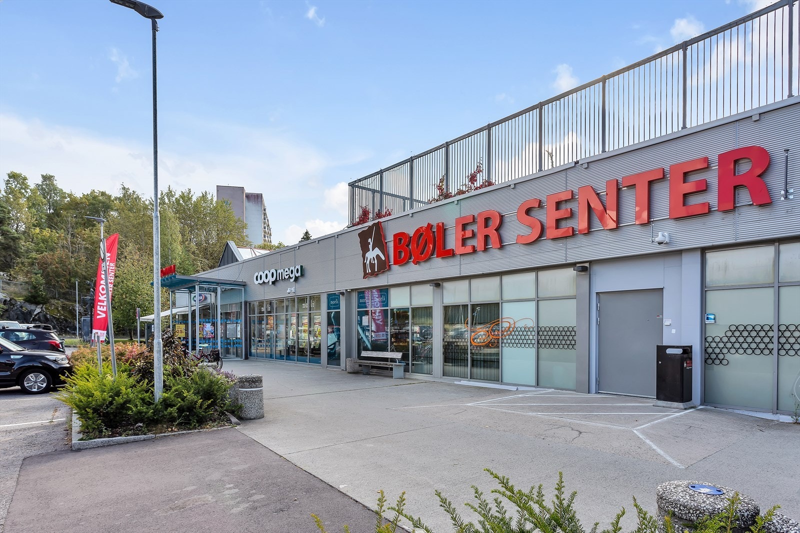 Det er gangavstand til Bøler senter, som byr på et godt utvalg av forretninger, apotek, bibliotek og vinmonopol. Galleribilde