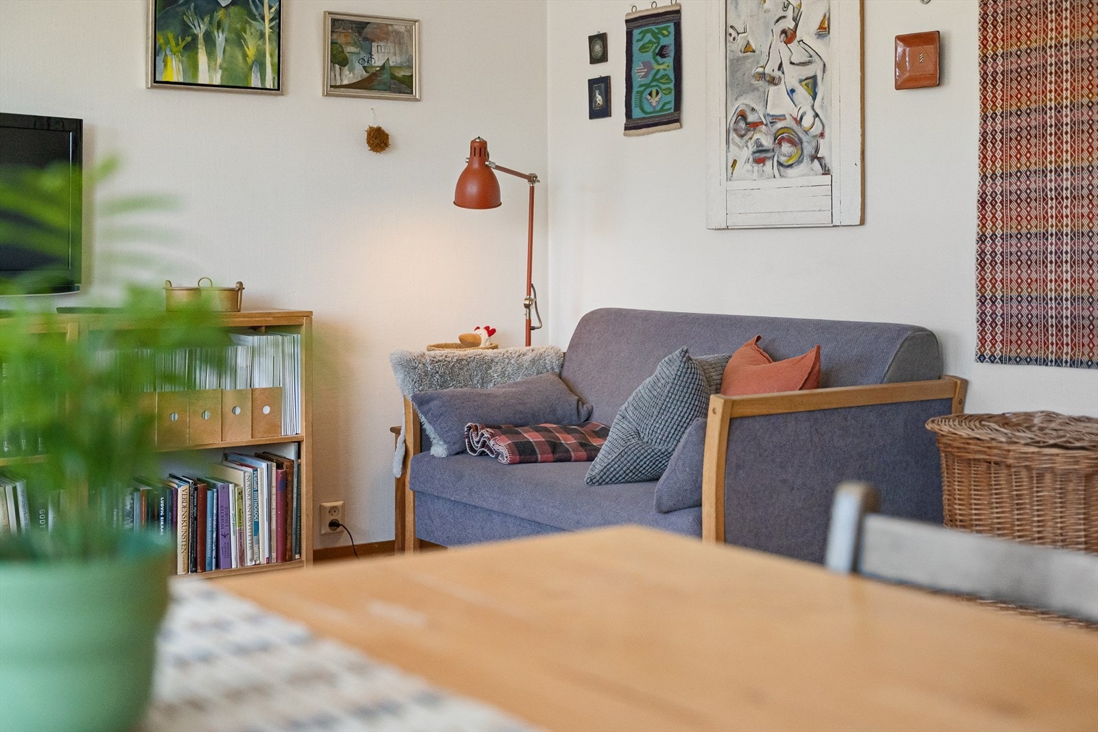 Stuen er lett å møblere med flere soner. Galleribilde
