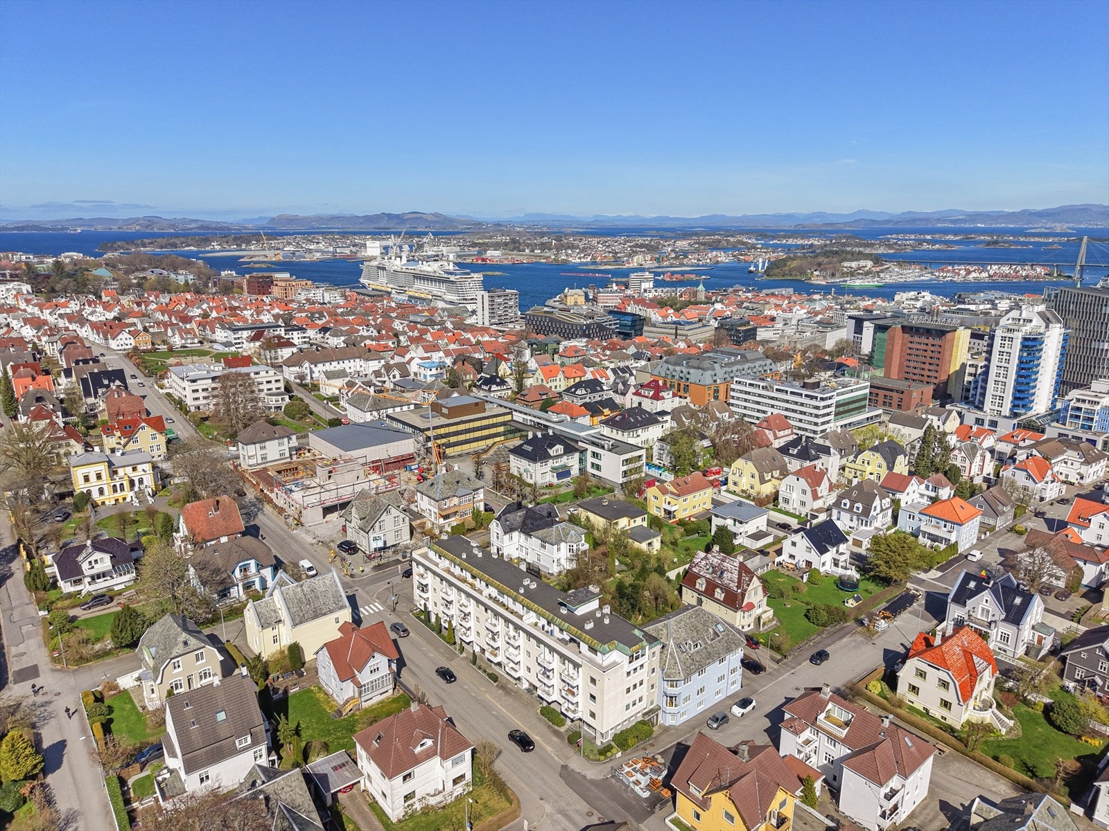 Kort vei til byens kultur- og servicetilbud, inkludert butikker og restauranter. Galleribilde