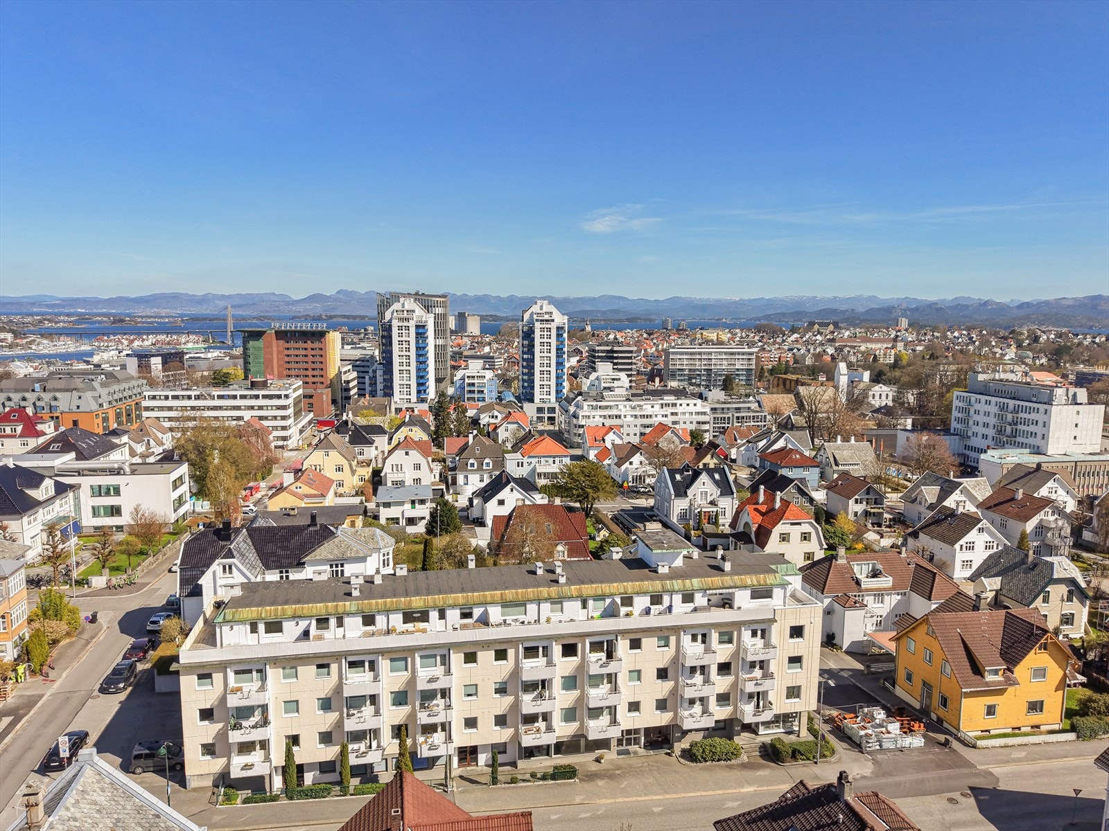 Eiendommen er en del av boligaksjeselskapet AS Wesselsgt. 25. Galleribilde