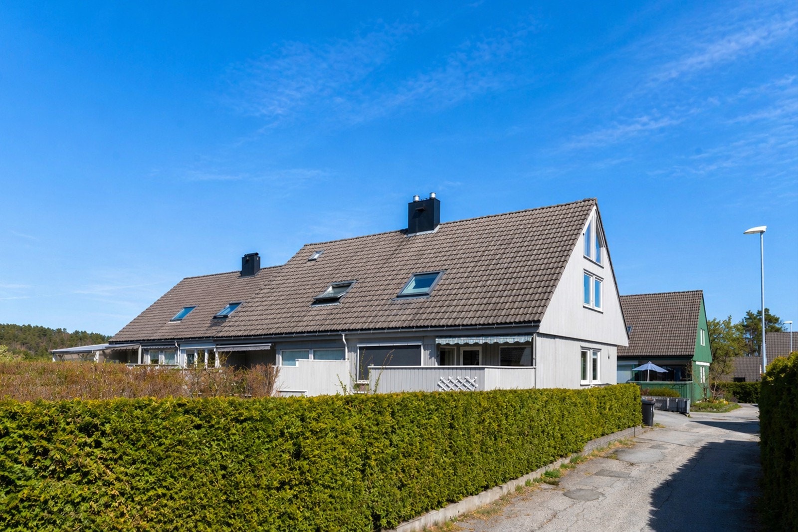 Boligen har en flott beliggenhet sentralt i Vågsbygd, i et stille og etablert, barnevennlig område. Galleribilde