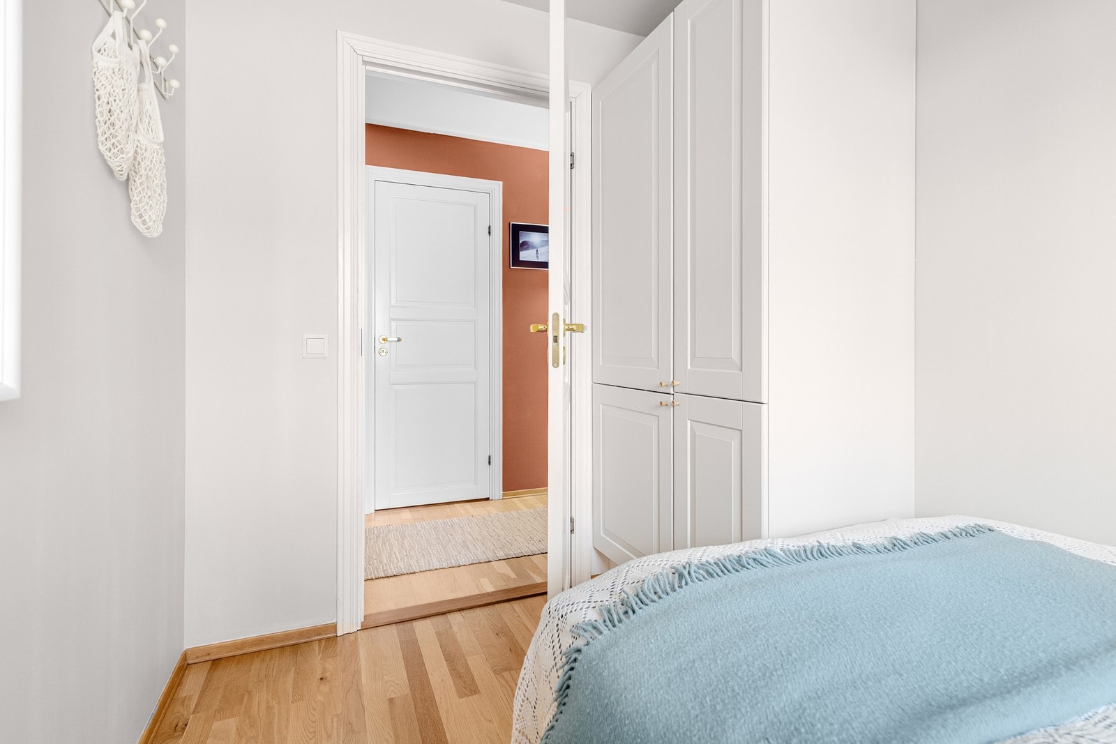 Oppbevaringsplass i garderobeskap. Galleribilde