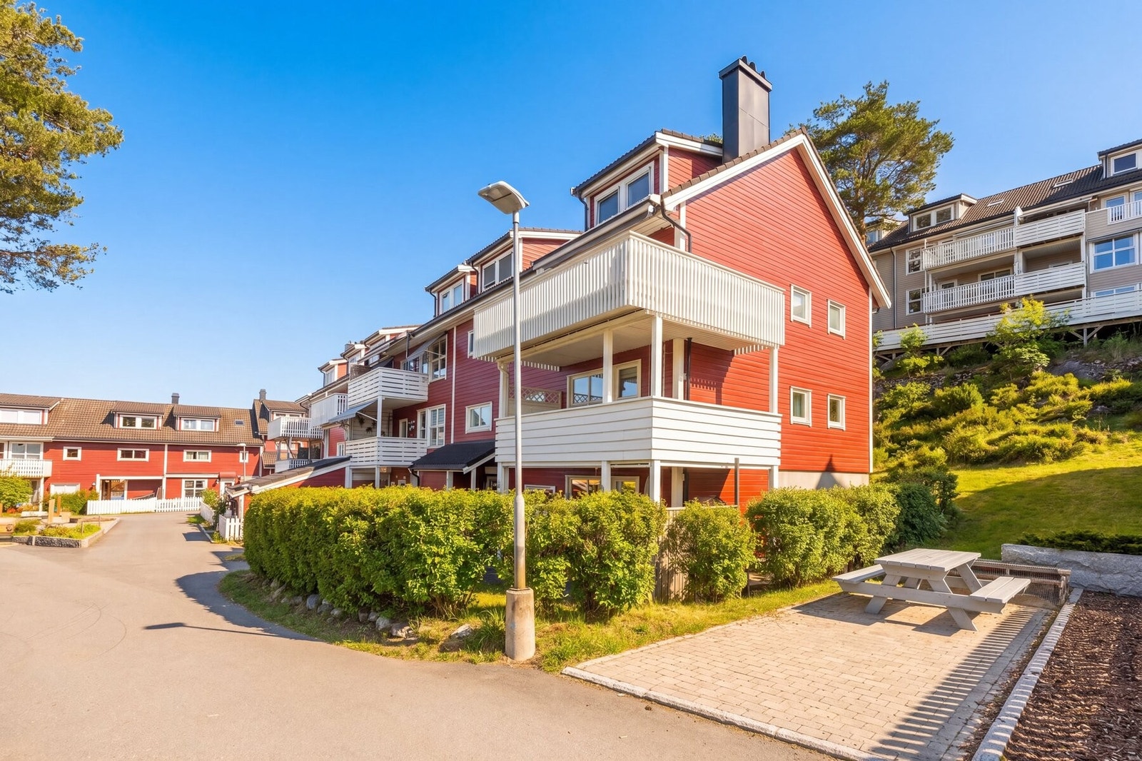 Flere lekeplasser og barnehage med prioritet.
AI redigert til sommerstemning. Galleribilde