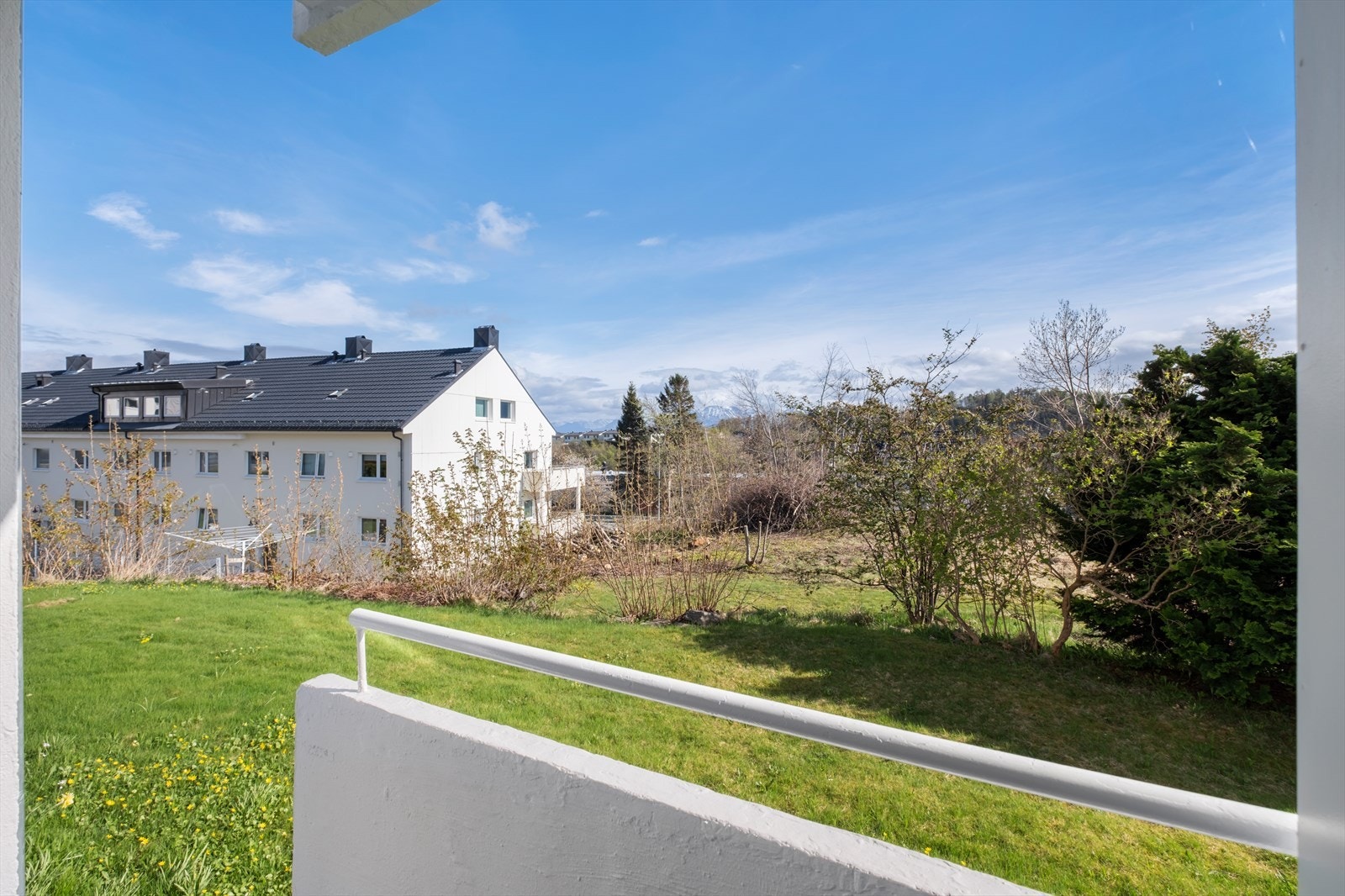 Flott utsikt fra verandaen Galleribilde