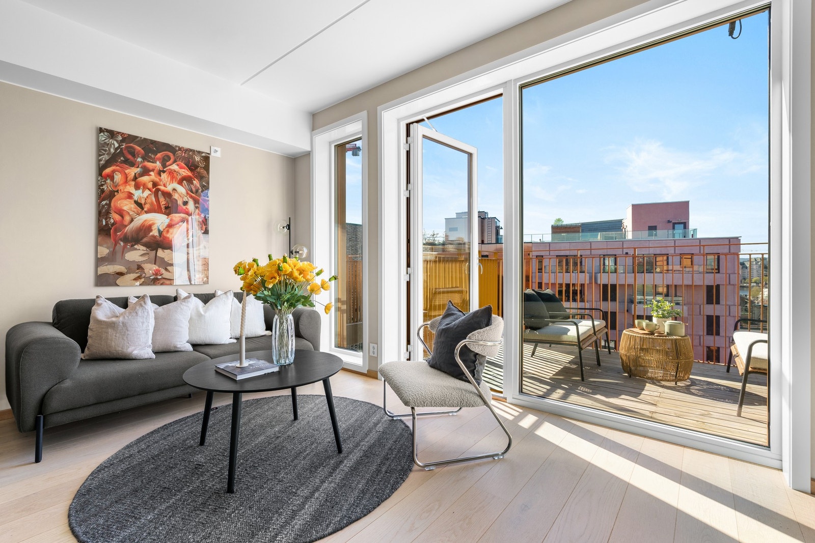 Utgang til balkongen fra stuen Galleribilde