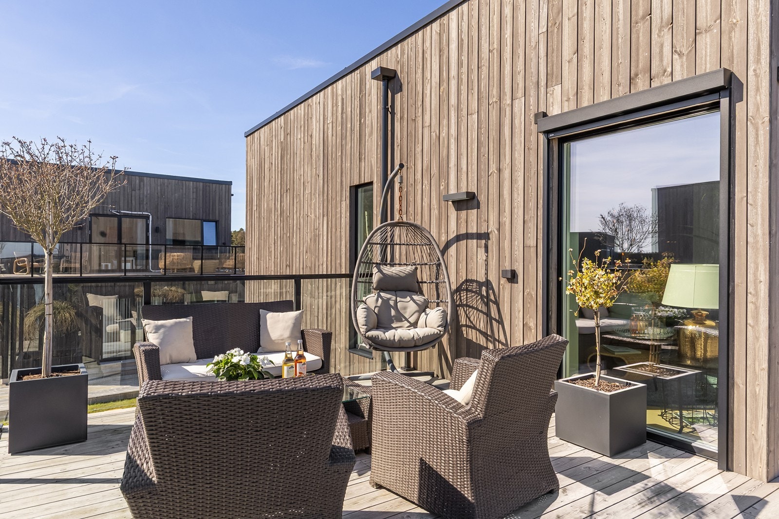 Takterrassen er tilrettelagt for både hygge og avslapning. Galleribilde