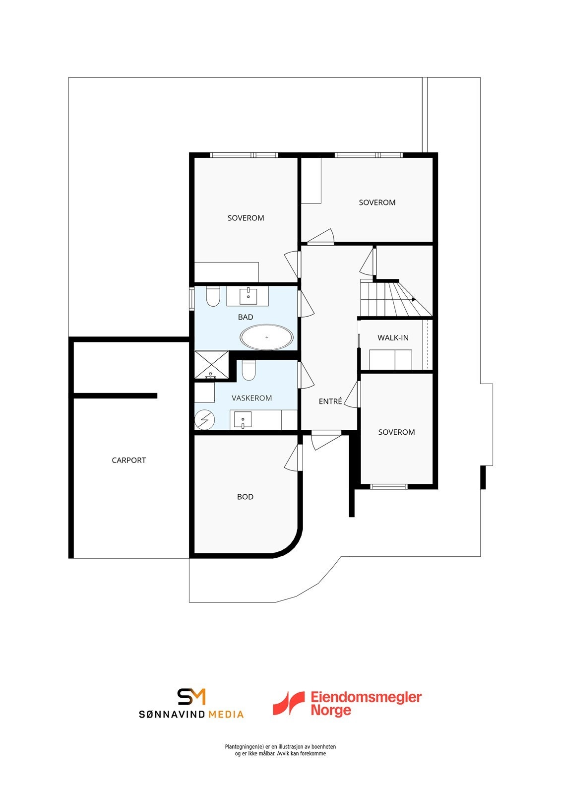 Plantegning 1. etasje. Planløsningen inkluderer tre soverom, bad, vaskerom, bortsetningsplass under trapp og en praktisk walk-in garderobe. Praktisk sportsbod like utenfor inngangsdøren. Galleribilde