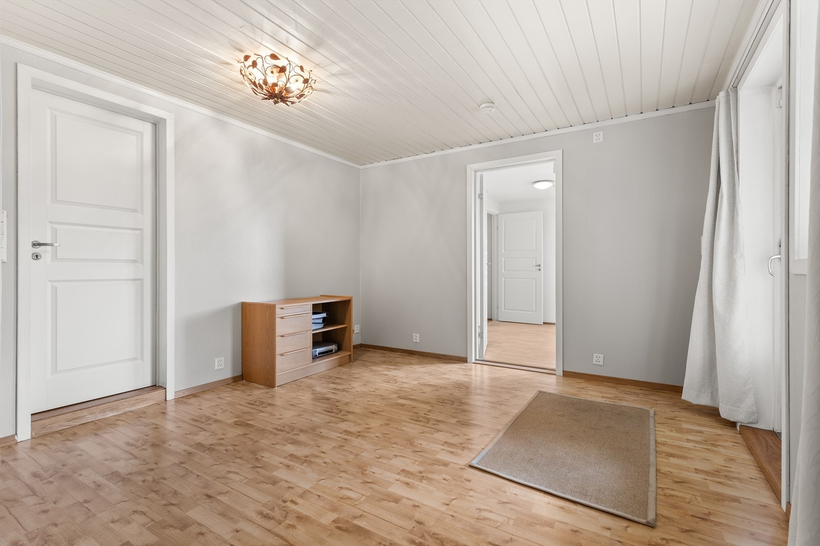 Et fleksibelt rom som kan brukes som TV-stue, ungdomsrom eller et sted å trekke seg tilbake Galleribilde