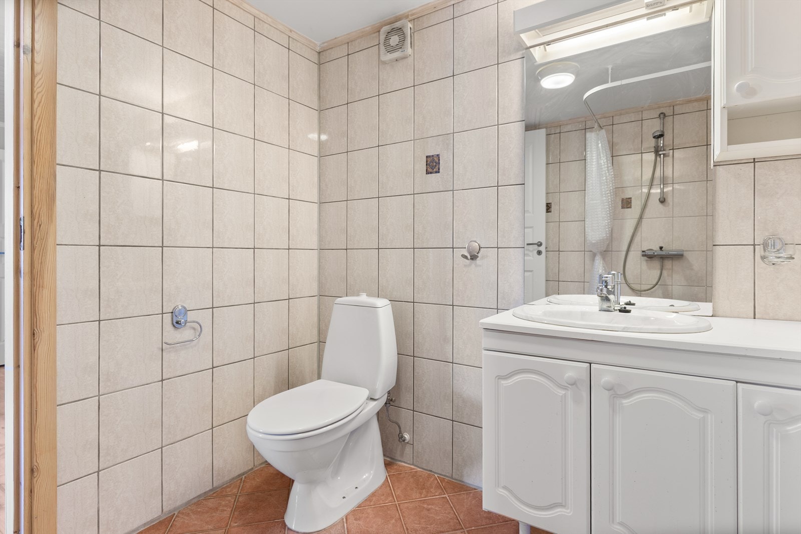 Badet har adkomst fra stuen Galleribilde