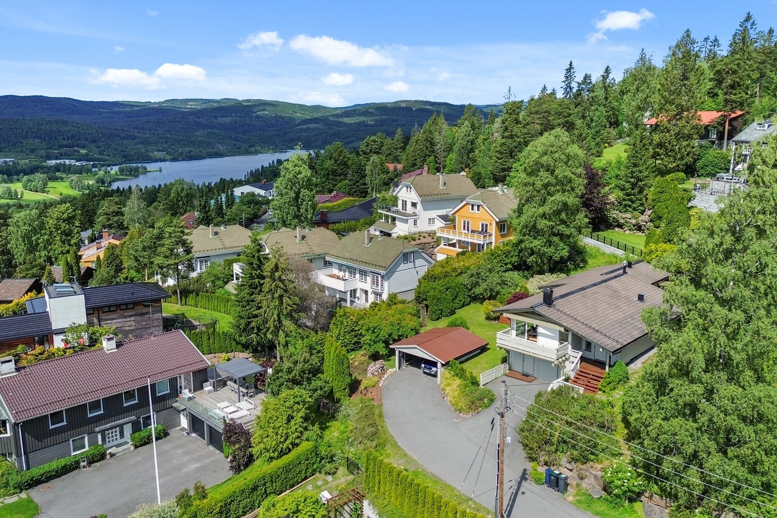 Her er det utallige tur- og treningsmuligheter året rundt, samt nærhet til Bogstad, Frognerseteren, Sørkedalen og Tryvann vinter- og sommerpark Galleribilde