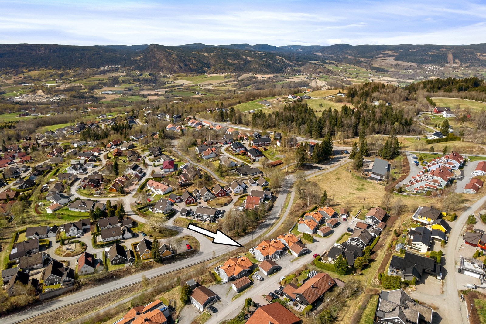 Samtidig er stedet meget sentralt, under 20 minutter fra både Drammen og Asker, med lett adkomst til E18. Galleribilde