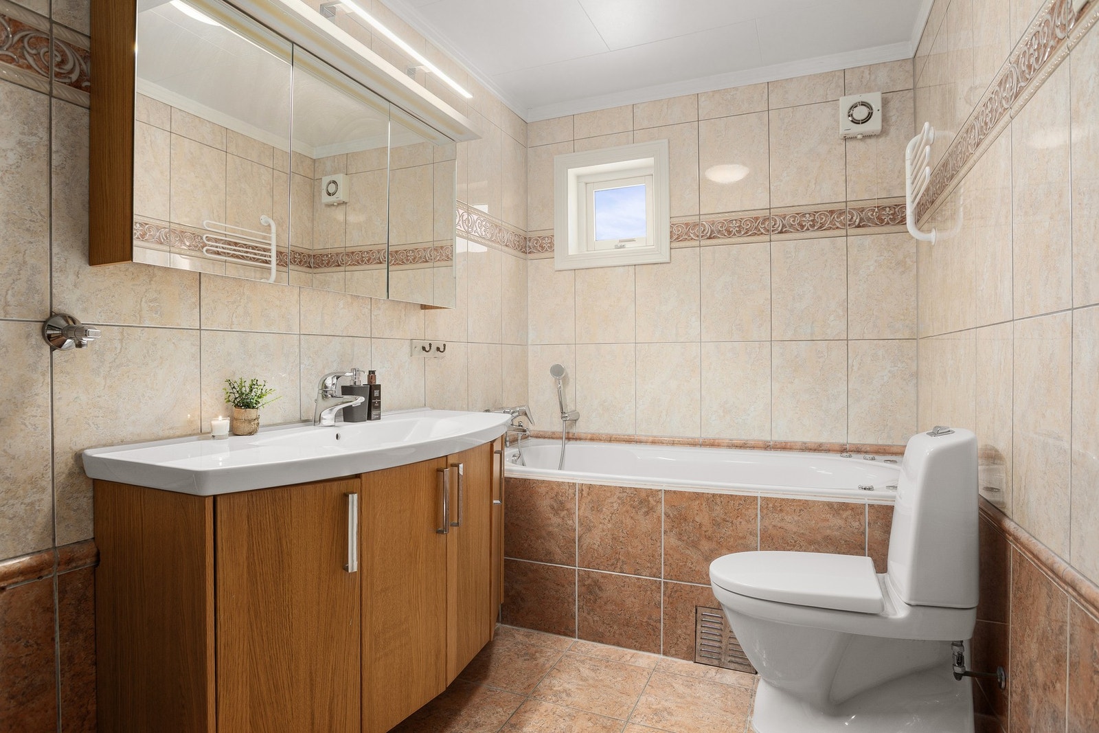 Badet i første etasje ble pusset opp i 2007. Galleribilde