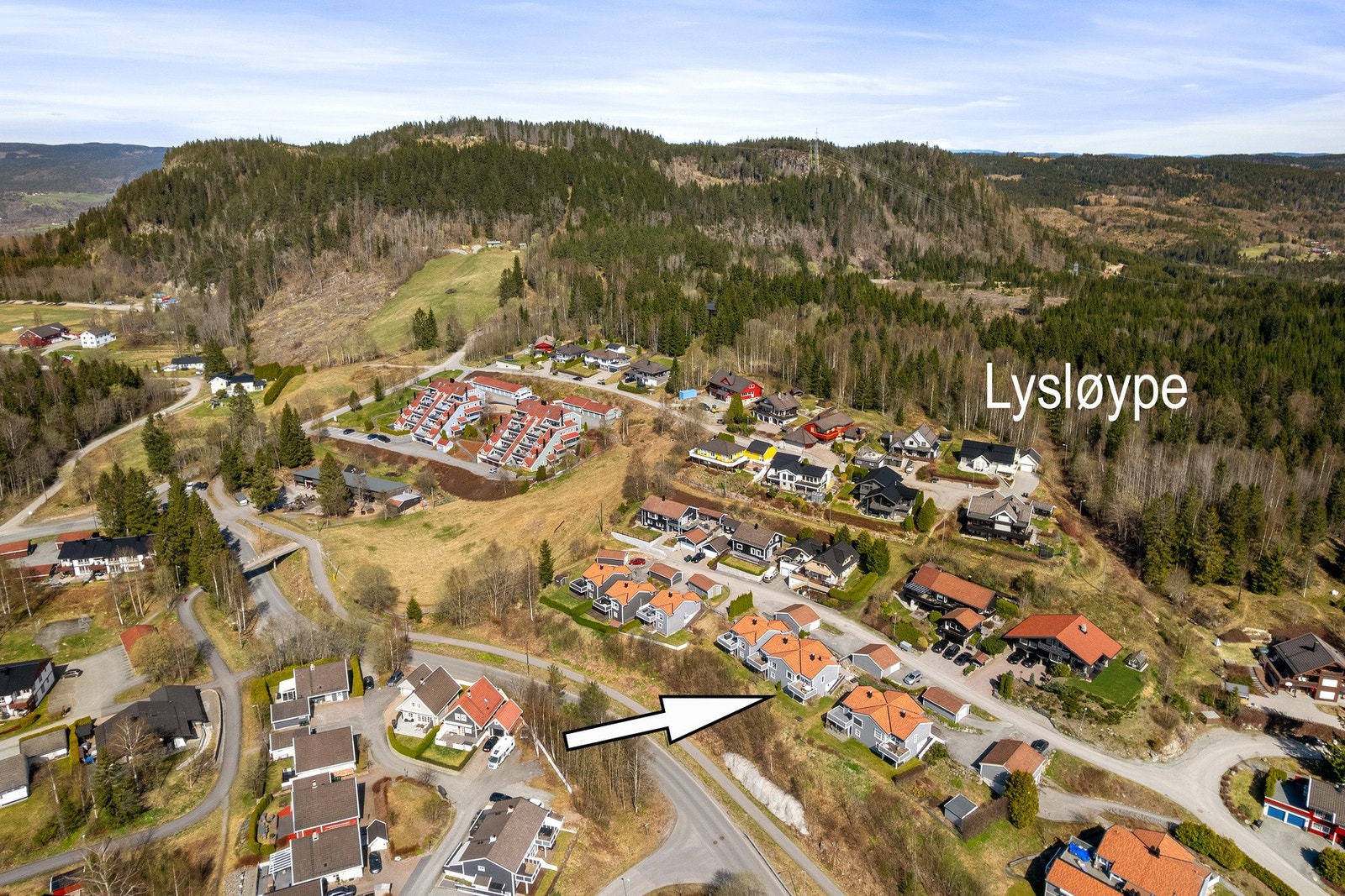 Området har nærhet til flotte turområder innover i marka som byr på god rekreasjon hele året. Galleribilde