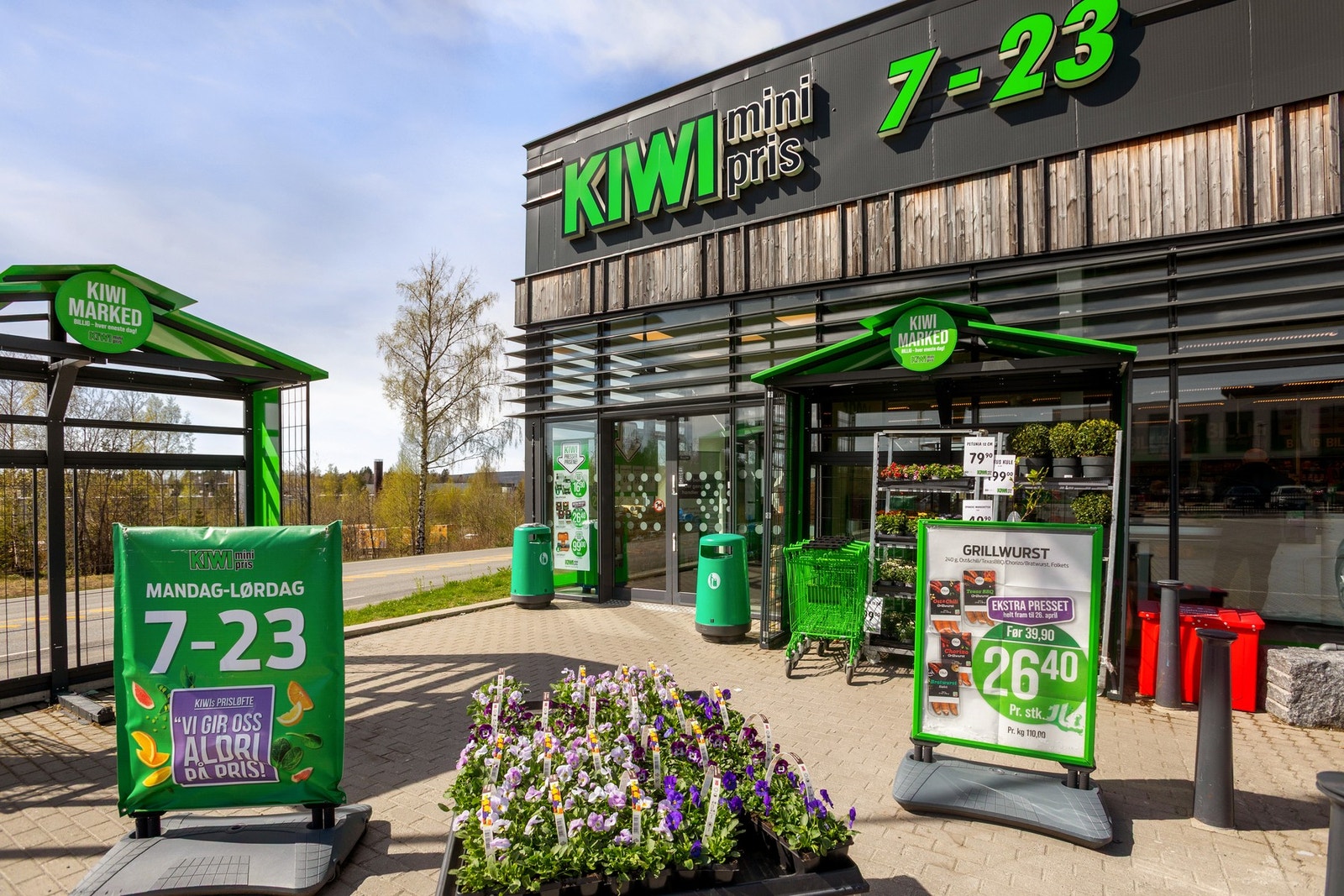 KIWI Ringveien Tranby ligger ca. 3 minutter fra boligen med bil, 19 minutters gange eller 5 minutter med sykkel. Galleribilde