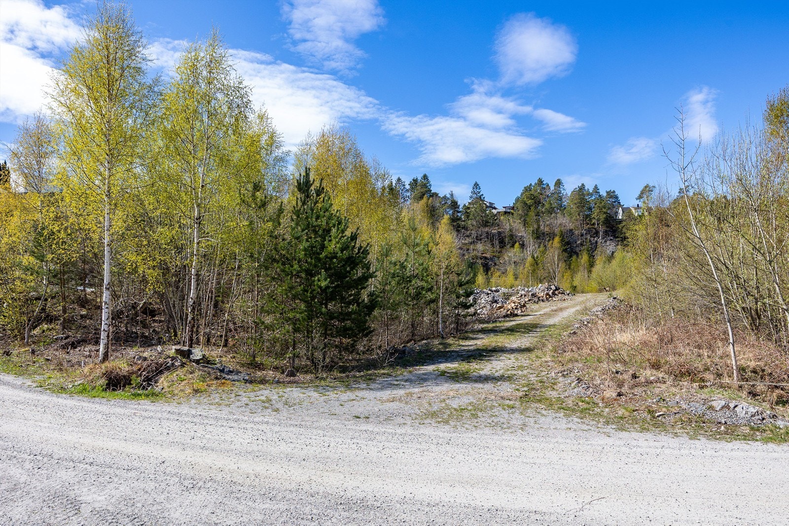 Det er regulert til rekkehus/kjedede eneboliger (30% BYA) Galleribilde