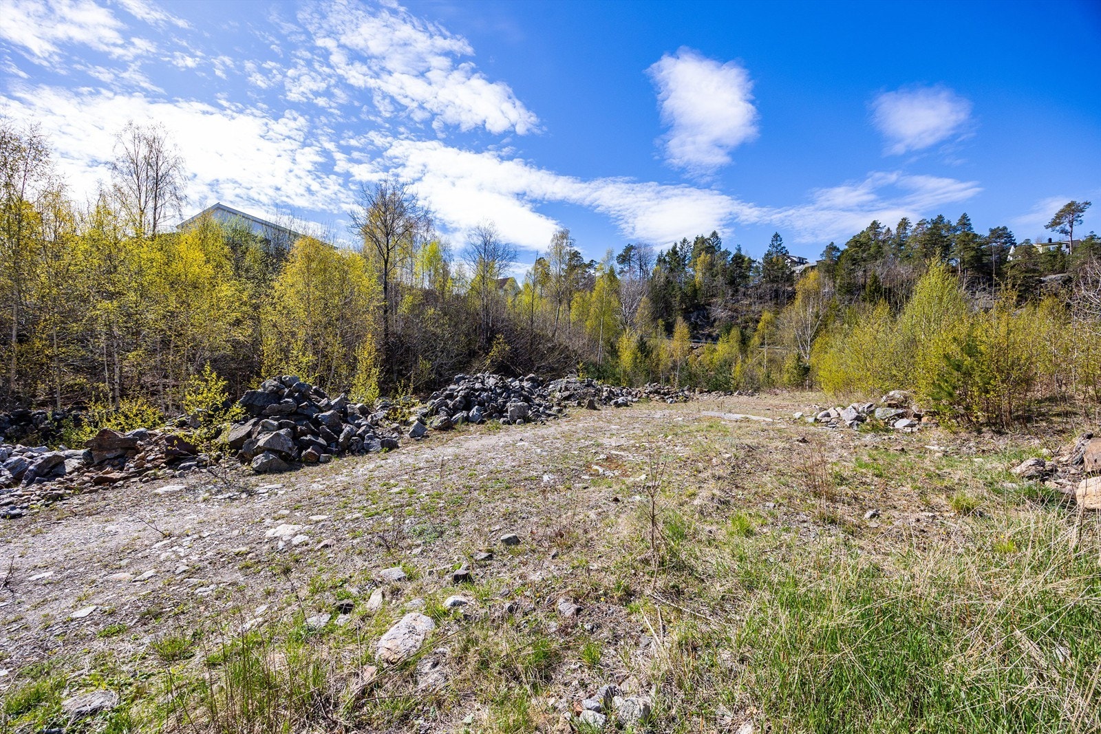 I krysset ligger det klart vann, avløp og fiber (Telenor). Galleribilde