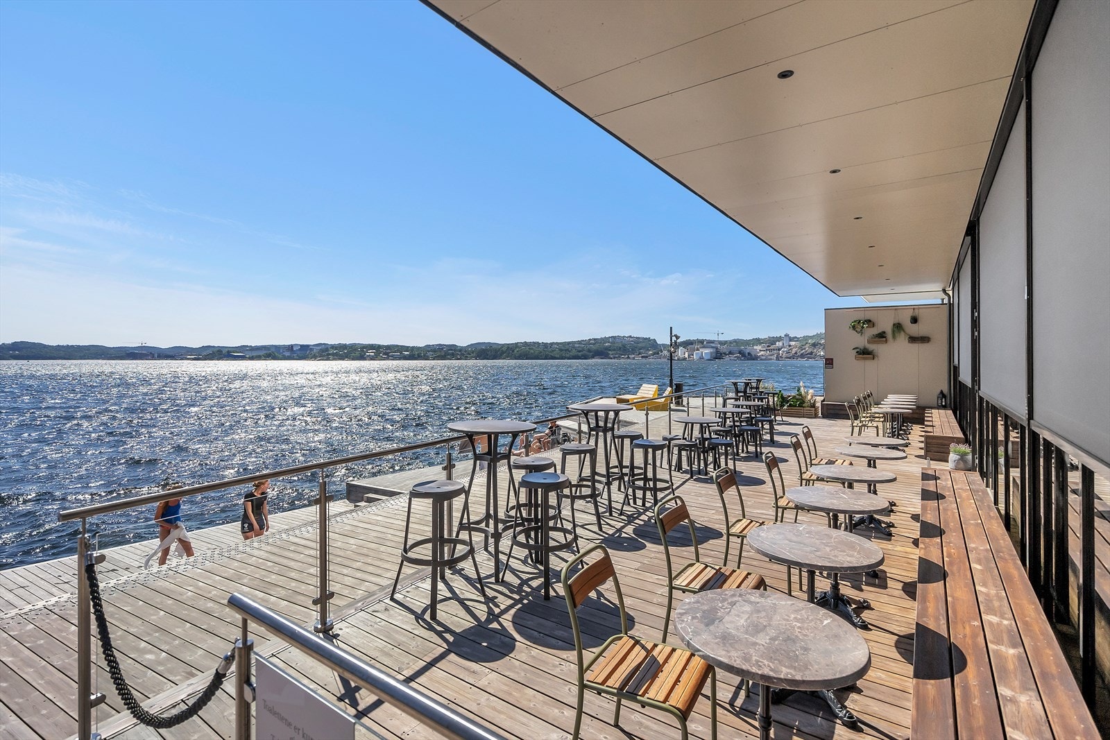 Fantastiske omgivelser og fellesområder rett ved sjøen. Galleribilde