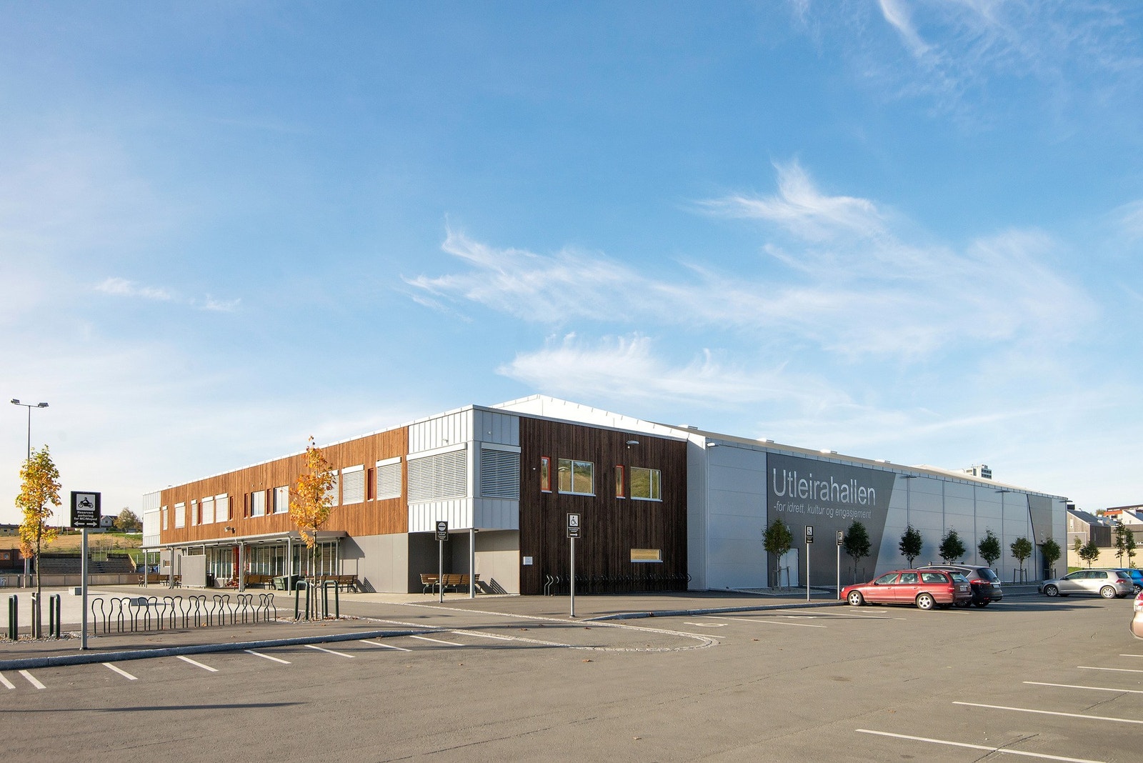 Kort vei unna finner du Utleirahallen som tilbyr flere idrettsalternativer for barn og voksne. Galleribilde