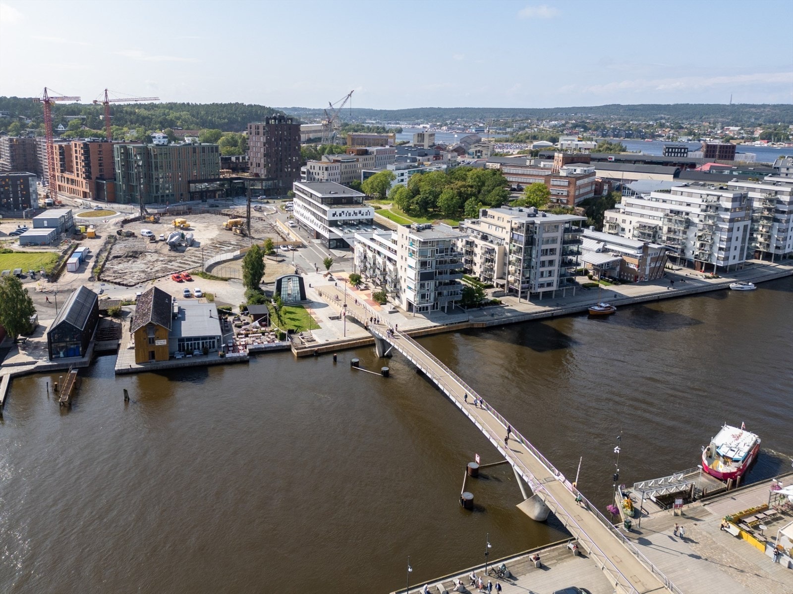 For pendlere er Fredrikstad stasjon innen gangavstand, med en reisetid på cirka en time til Oslo S. Galleribilde