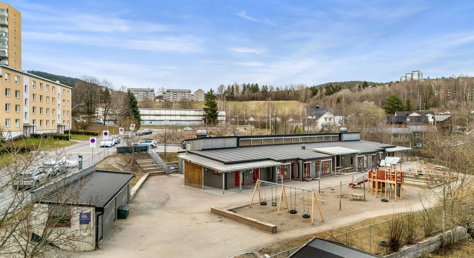 Like i nærheten ligger også Bjerkedalen park, et populært rekreasjonsområde med turstier, lekeplasser og kafé. Galleribilde