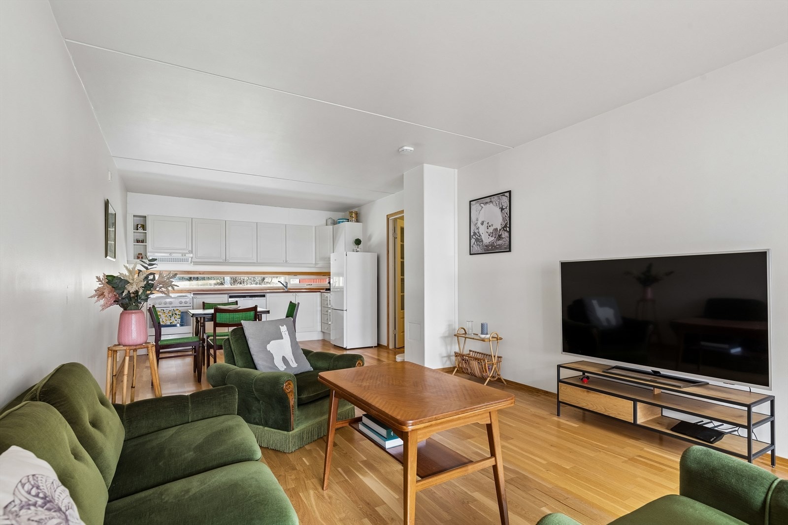 Det er pipe i bygget, men ildsted er ikke installert. Galleribilde