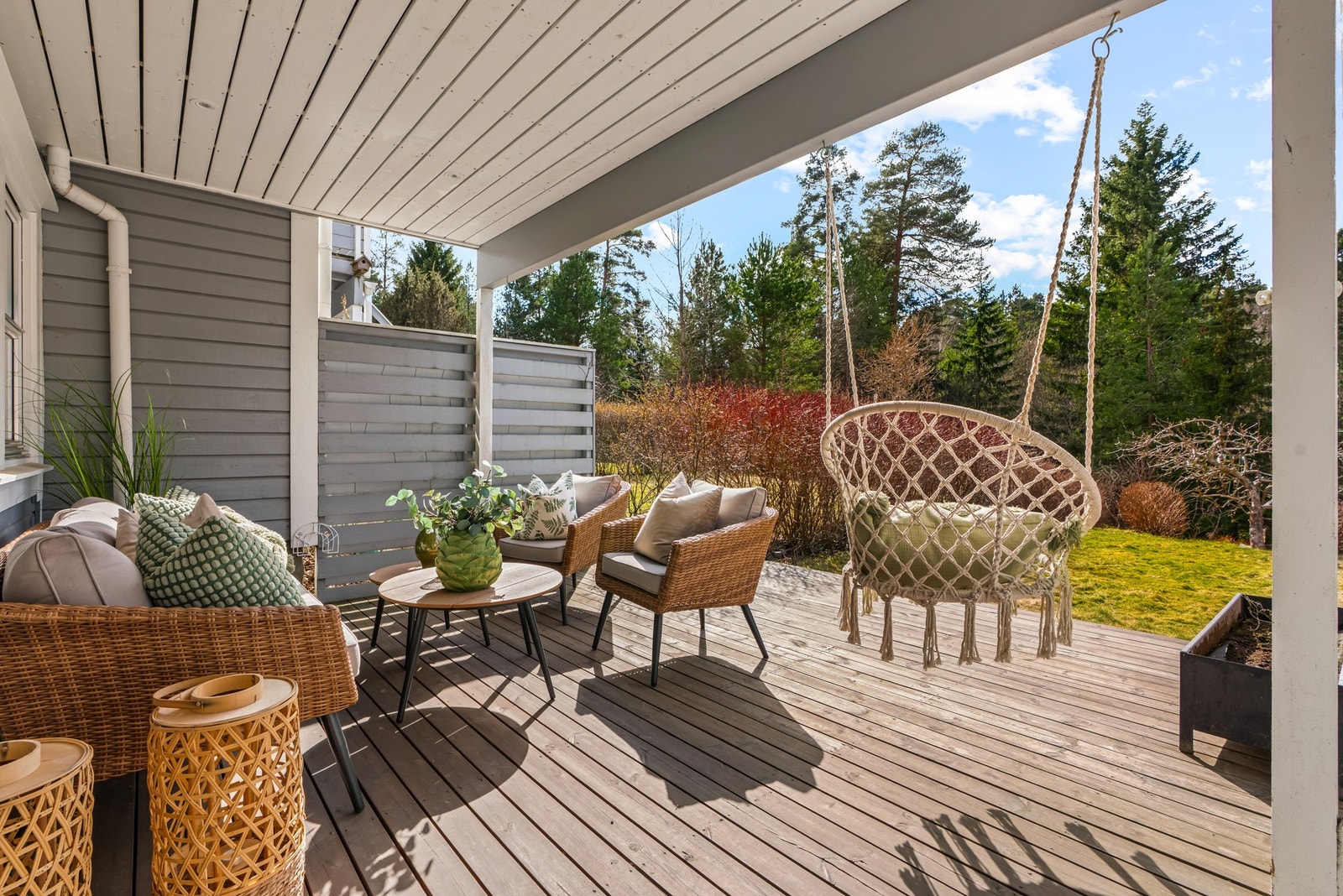 Boligen har også terrasse på ca. 18.51 kvm med direkte utgang til hage Galleribilde