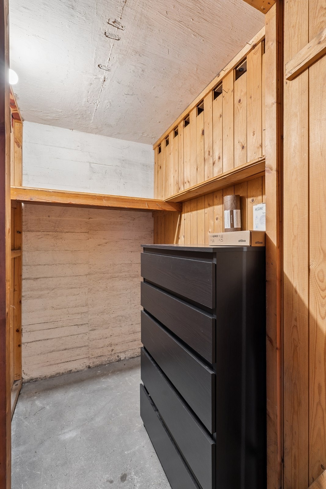 Bodene gir rikelig med plass for lagring av sportsutstyr og sesongartikler. Galleribilde