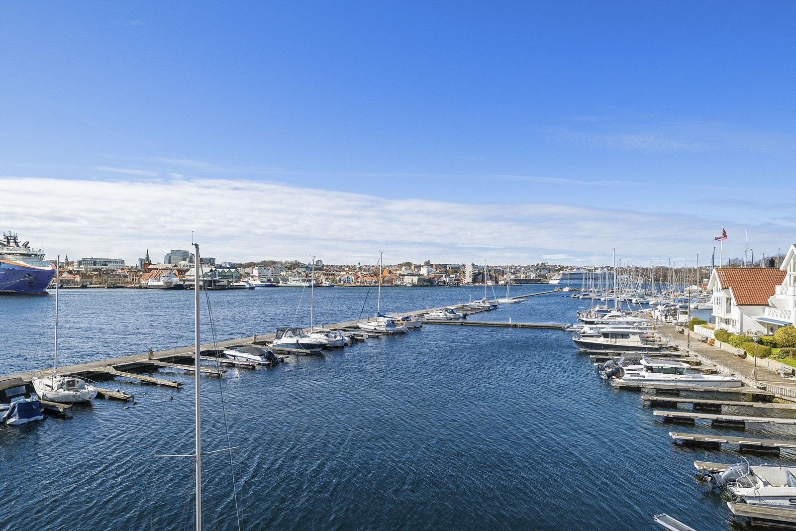 Nydelig utsikt innover byen Galleribilde