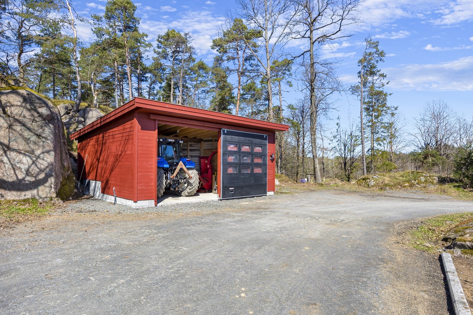 Garasje med ekstra takhøyde. Galleribilde