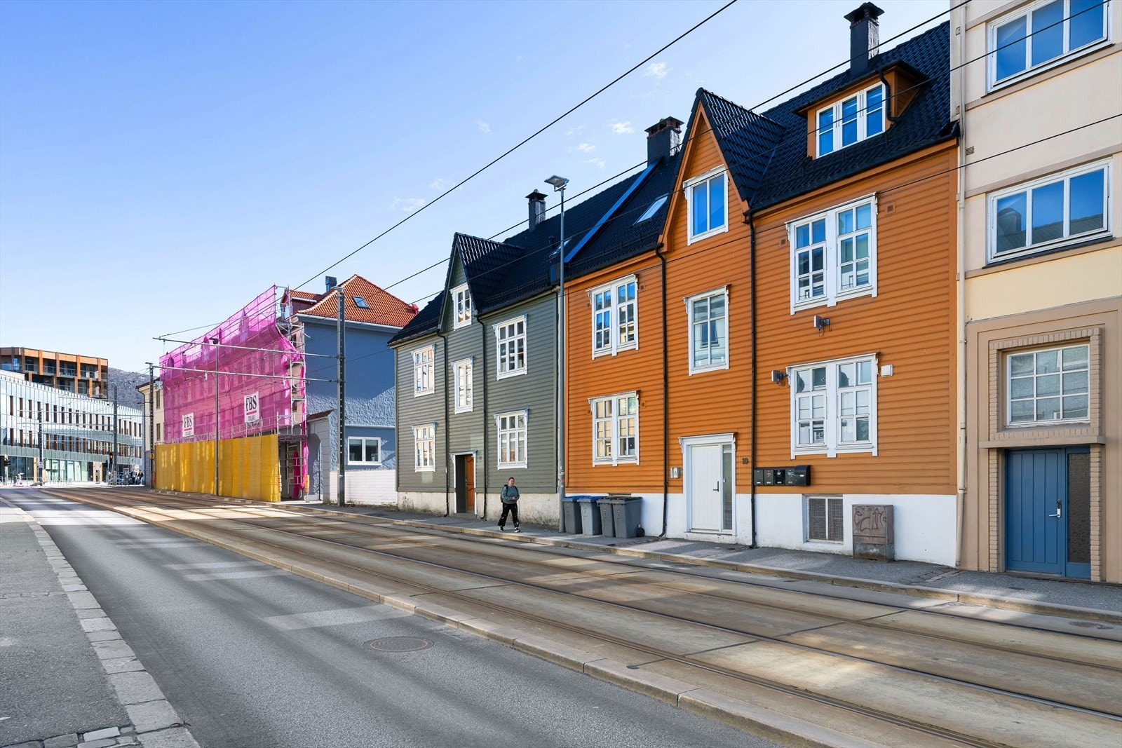 Beliggenheten er ideell med kort vei til studiesteder som HVL og BI, samt arbeidsplasser på Haukeland og i Solheimsviken. Galleribilde