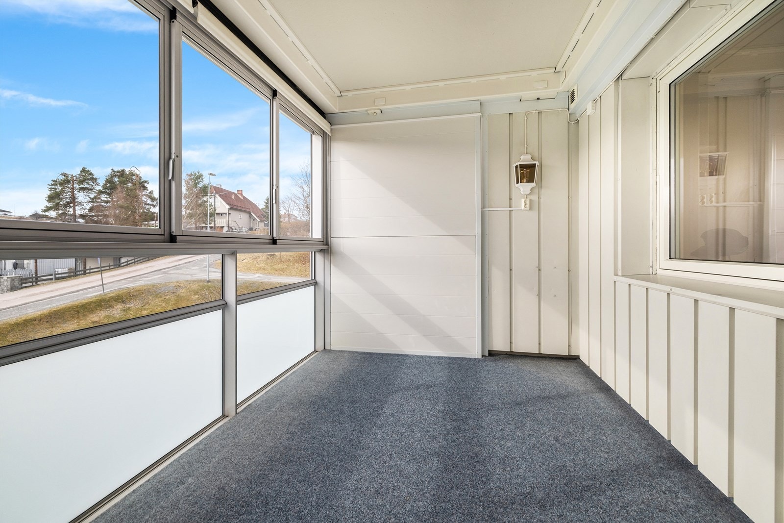 Skyvevinduene kan åpnes for å slippe inn frisk luft på varme dager. Galleribilde