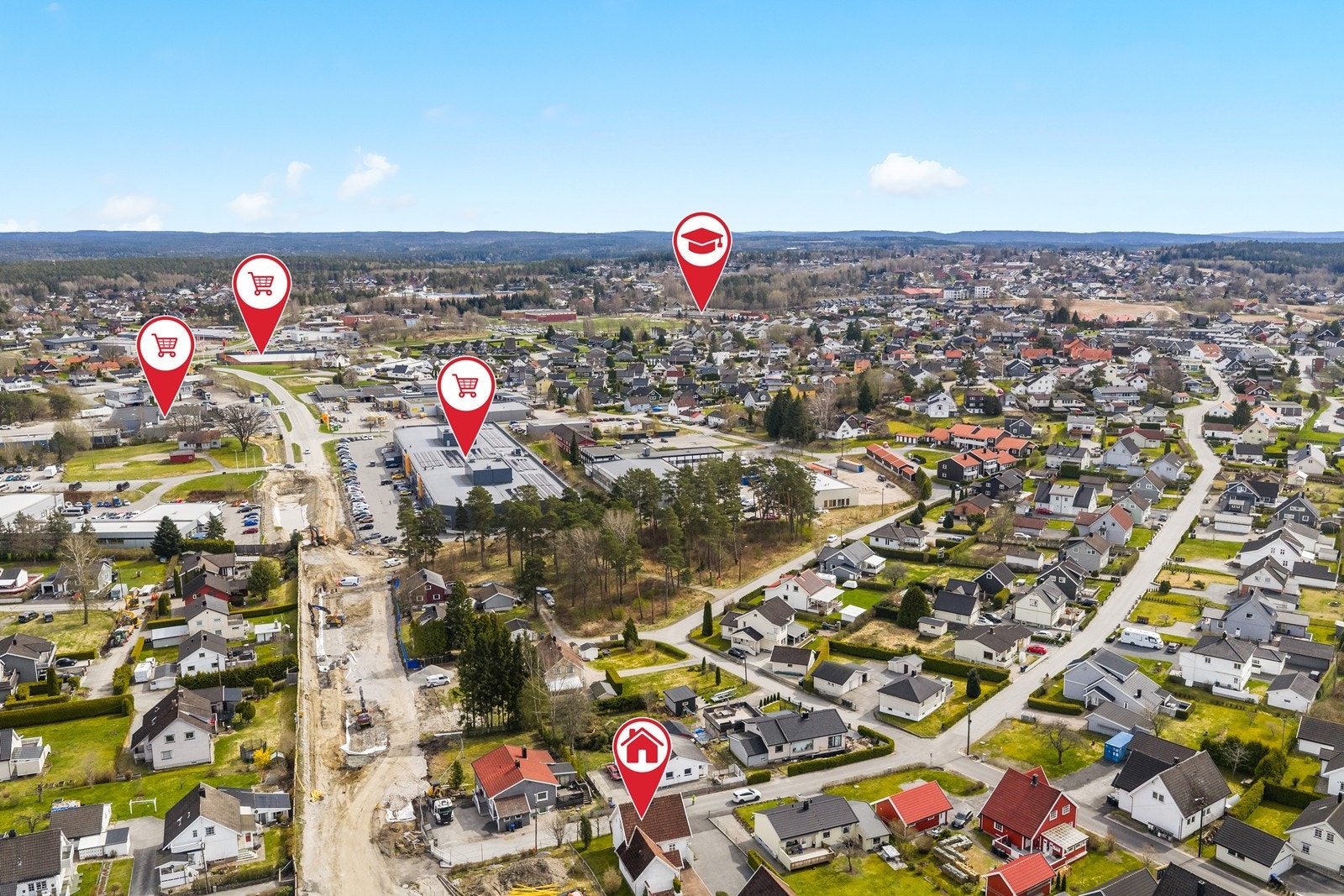 Eiendommen består av en enebolig og en garasje. Galleribilde