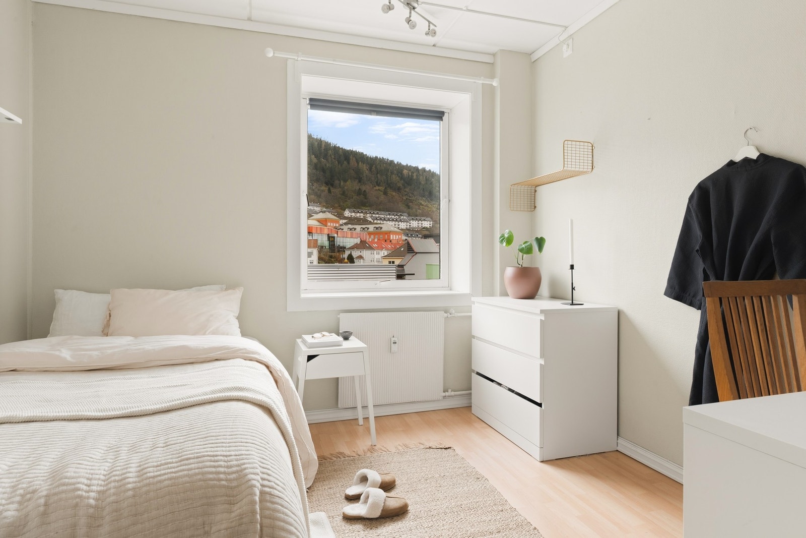 Alle rommene har plass til seng og garderobeløsning. Galleribilde