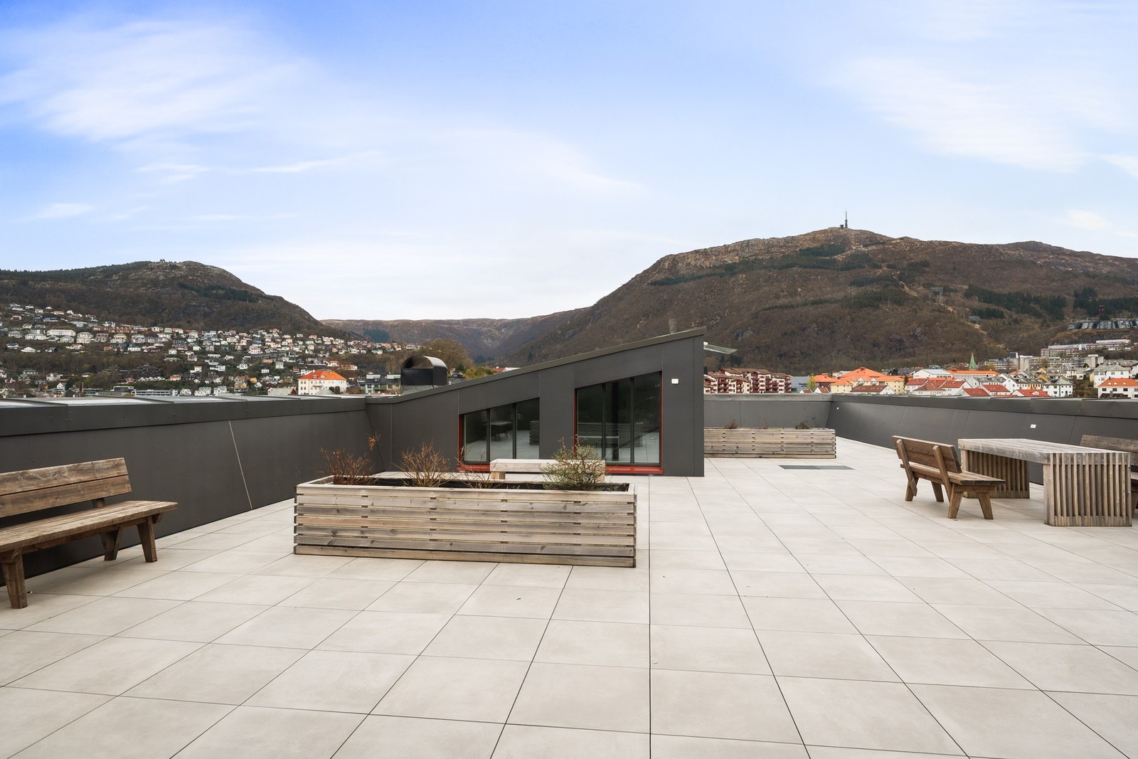 Borettslaget har en felles takterrasse med gode sol- og utsiktsforhold. Galleribilde