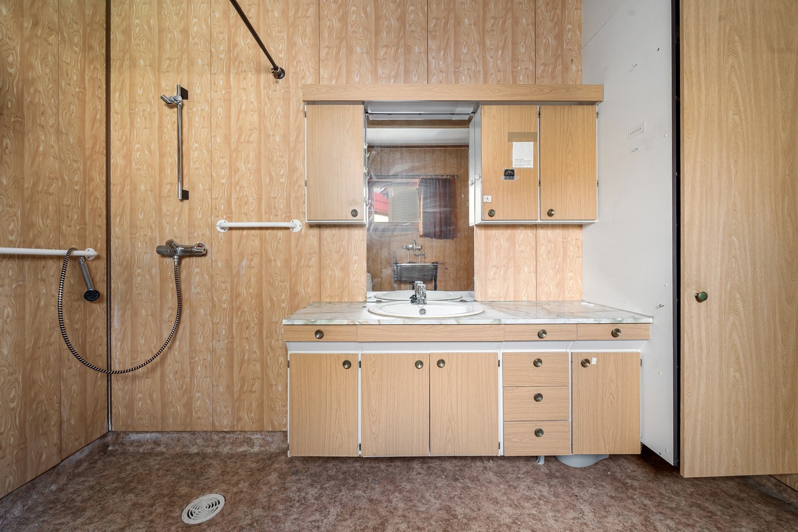Regndusj, badekar eller begge deler? Galleribilde
