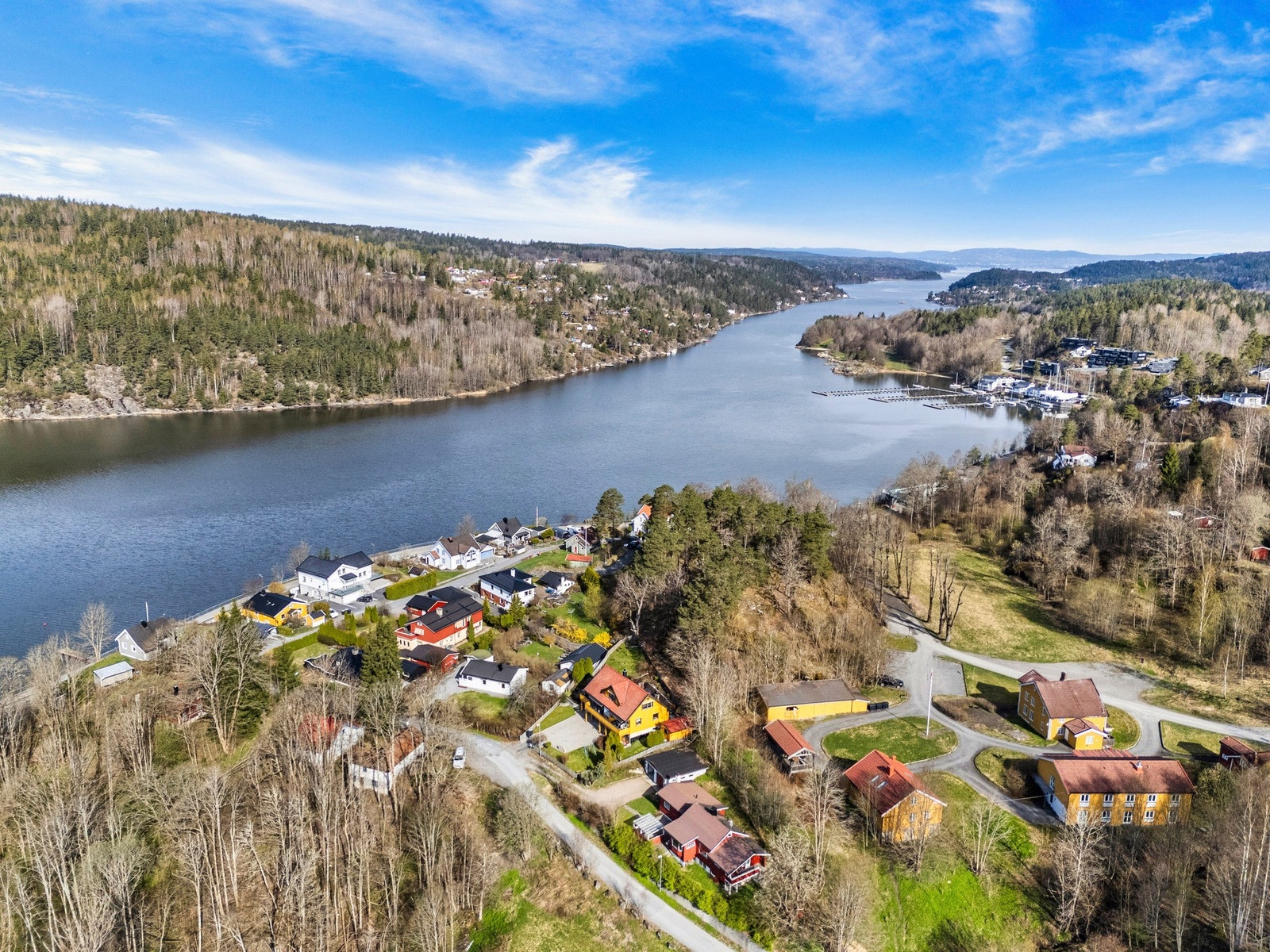 Fra boligen er det kun noen hundre meter til Breivoll friområde og en søndagsåpen Extra-butikk. Galleribilde