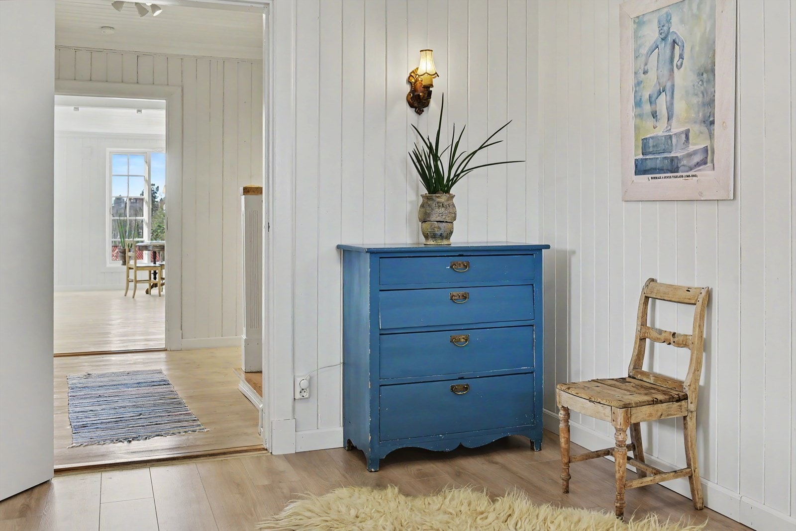 Fra entreen åpner boligen seg opp mot hallen og de sosiale sonene. Galleribilde