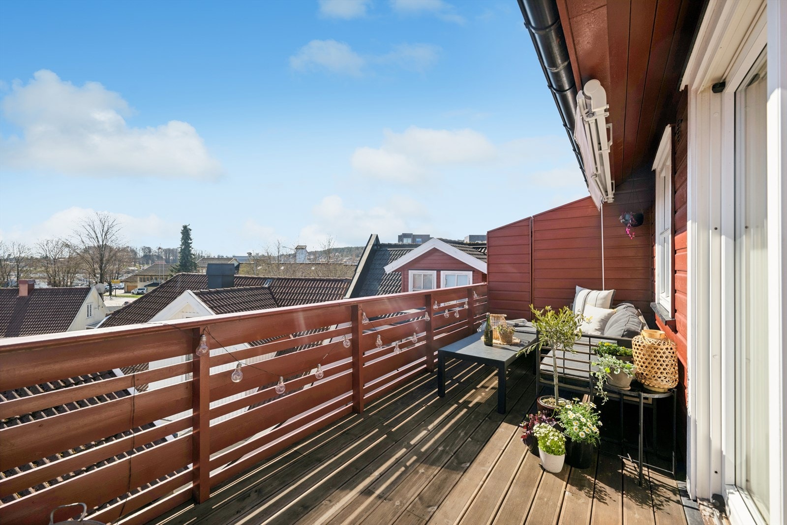 Fra terrassen har man svært gode solforhold, fra tidlig morgen til sen ettermiddag. Galleribilde