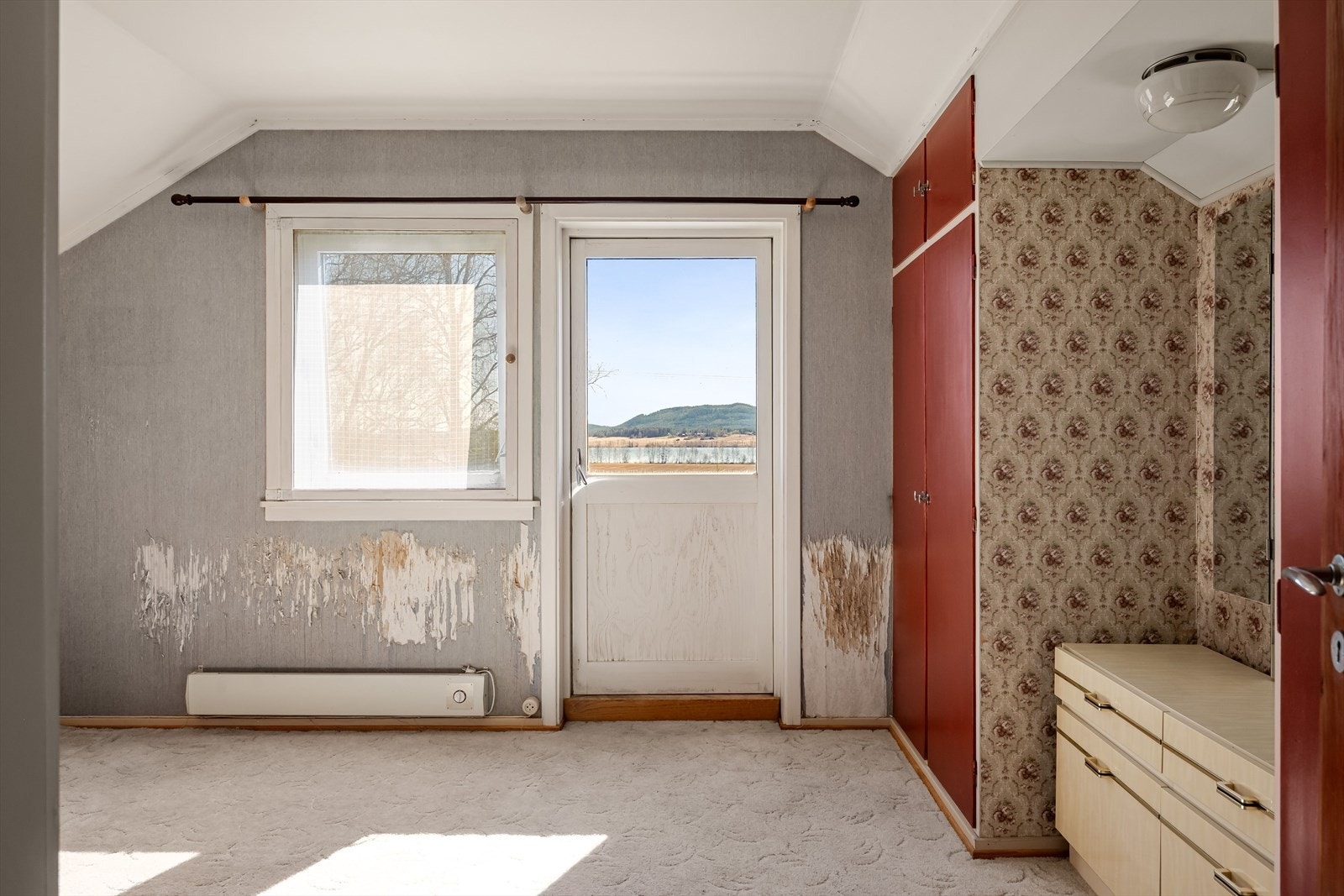 Fra dette soverommet er det utgang til balkongen. Galleribilde