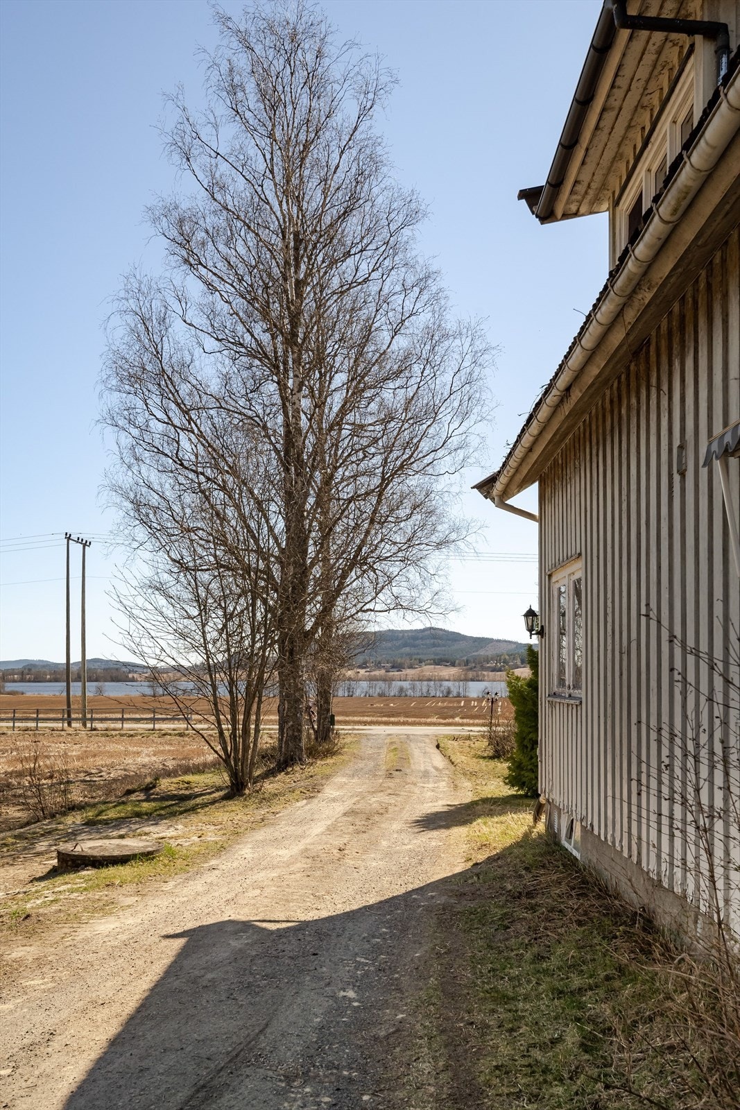 Fra eiendommen er det ca. 10 km til Flisa sentrum. Galleribilde