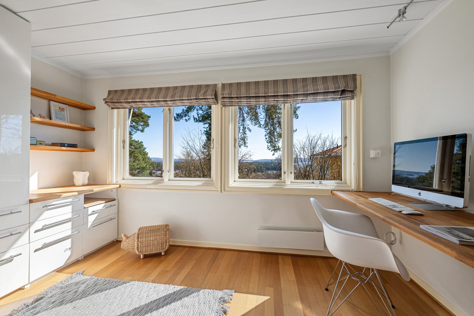 Soverom nr. 3 har også plass til en kontorsone. Galleribilde