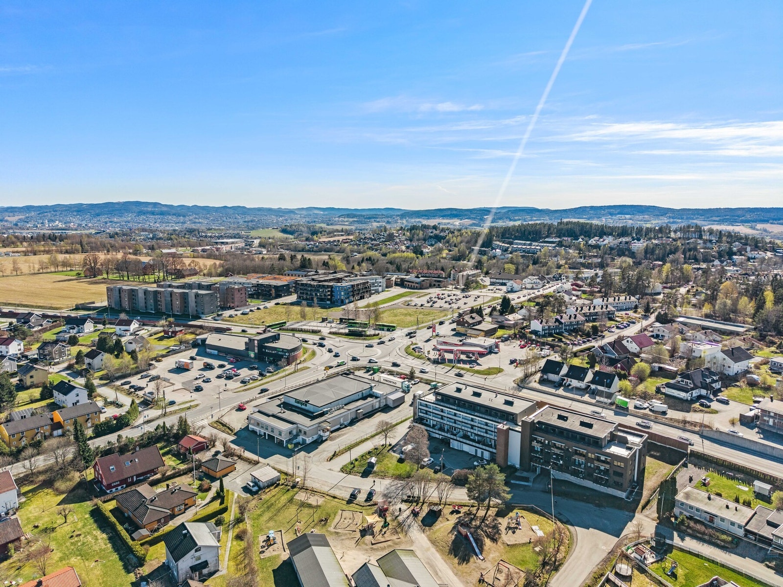 Leiligheten ble omgjort fra næringslokaler til leilighet i 2018 og innehar dermed en moderne standard. I tillegg ble den betydelig oppgradert av forrige eier. Galleribilde