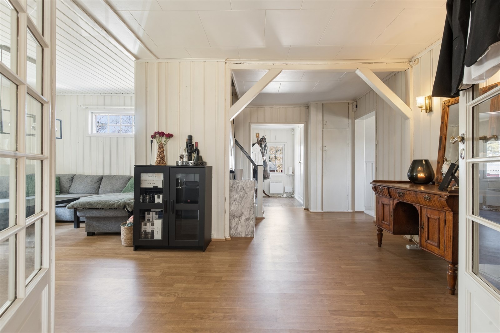 Den åpne planløsningen gir god romfølelse. Galleribilde