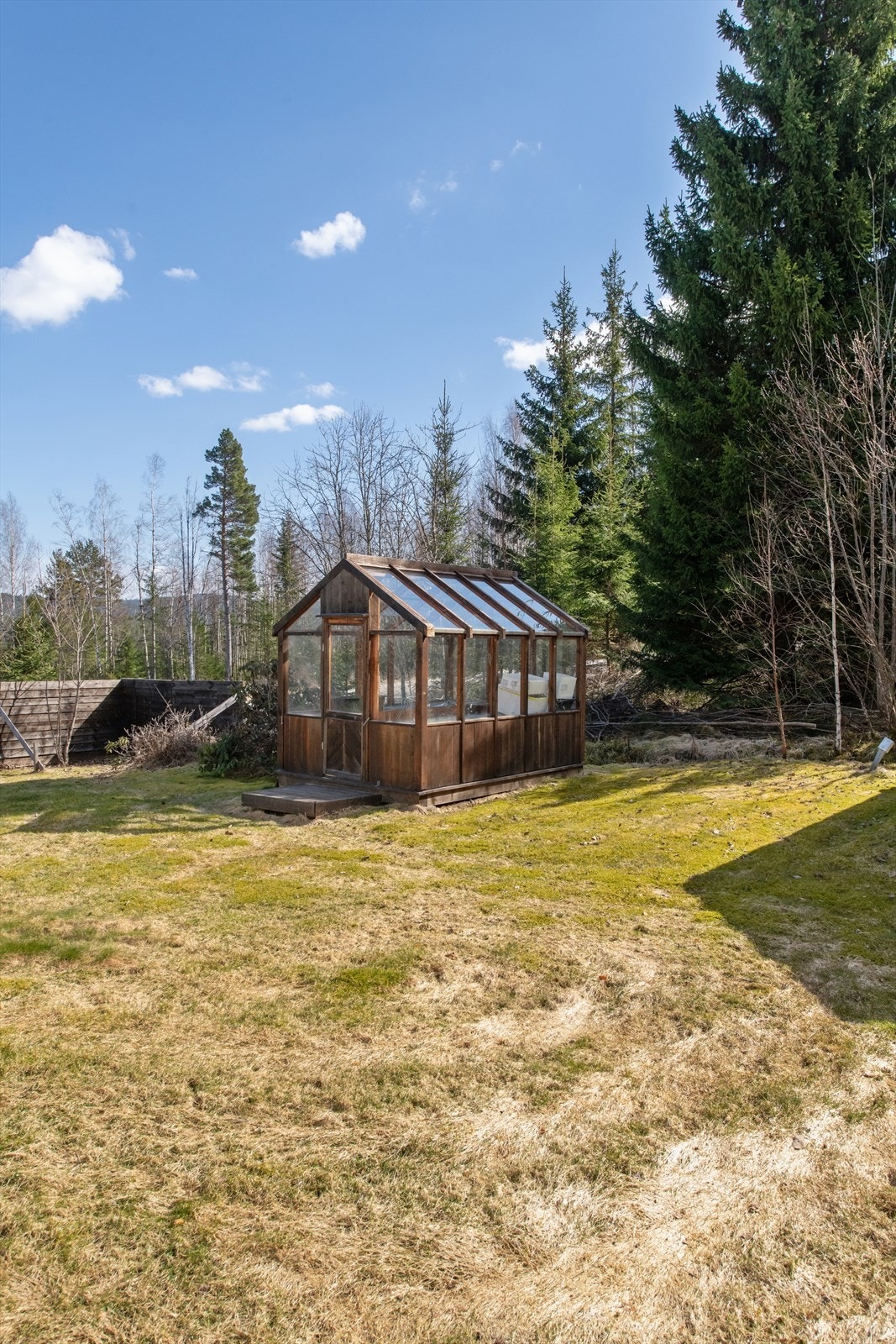 Drivhuset byr på muligheter for en egen liten grønnsakshage. Galleribilde