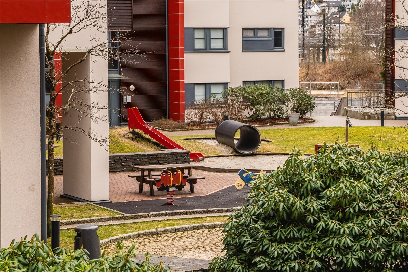 Det er flotte, velholdte fellesarealer i borettslaget. Galleribilde