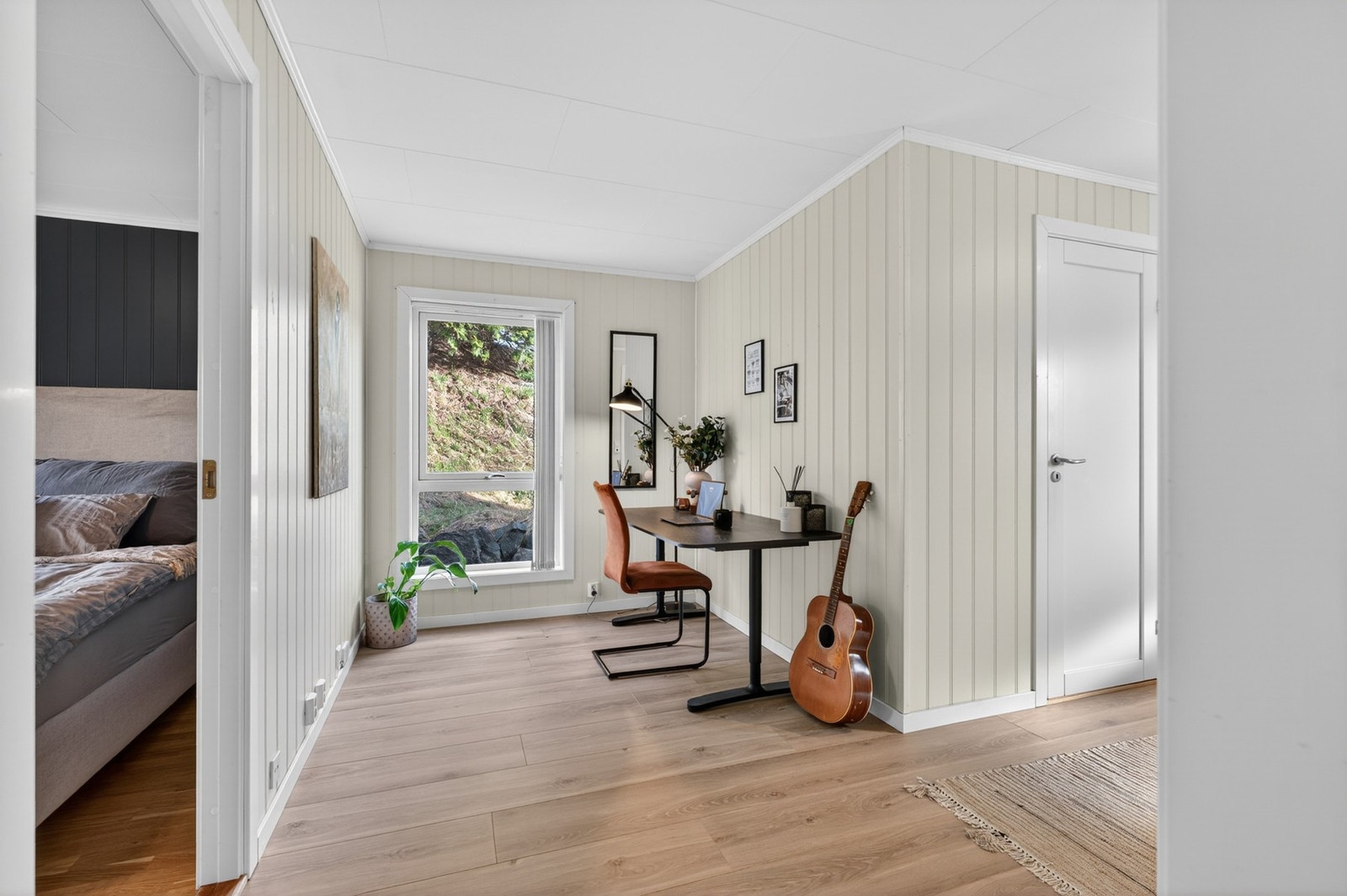 Romslig gang med gode innredningsmuligheter. Galleribilde