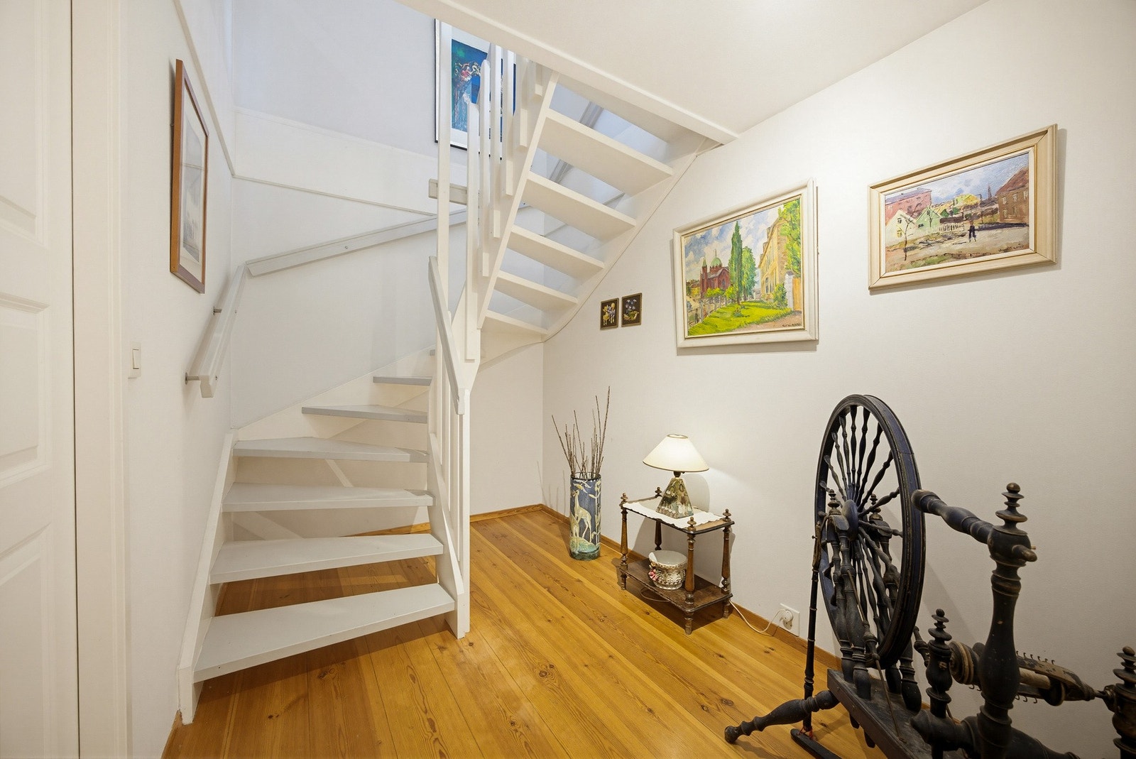 Trappegang i kjeller. Galleribilde